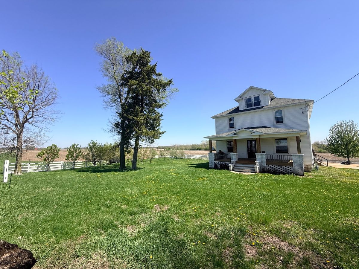 1801 Lee Center Road, Amboy, IL 61310