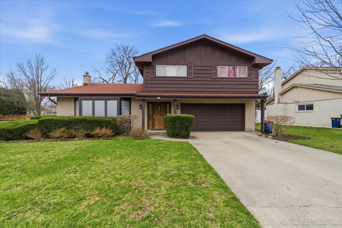 1708 Longvalley Drive — Northbrook, IL 60062