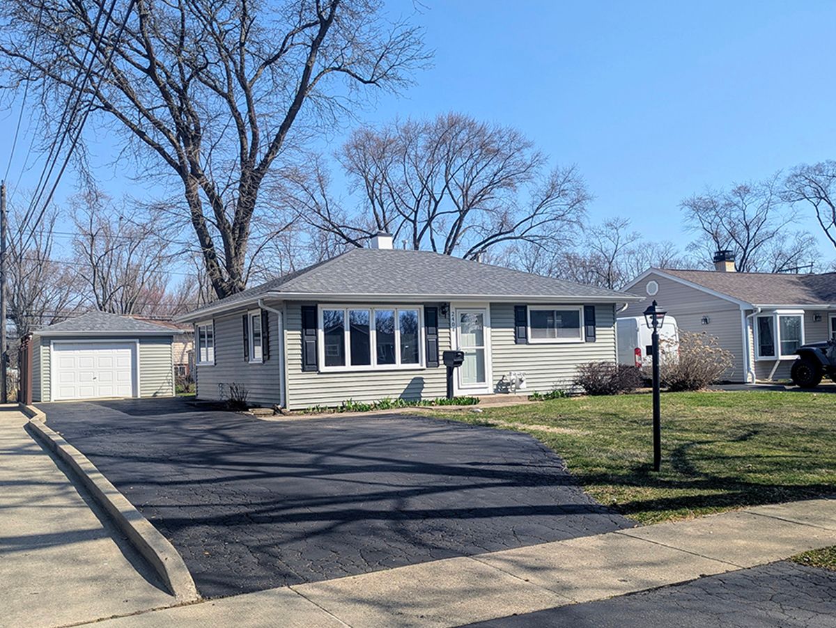 2404 Hawk Lane — Rolling Meadows, IL 60008