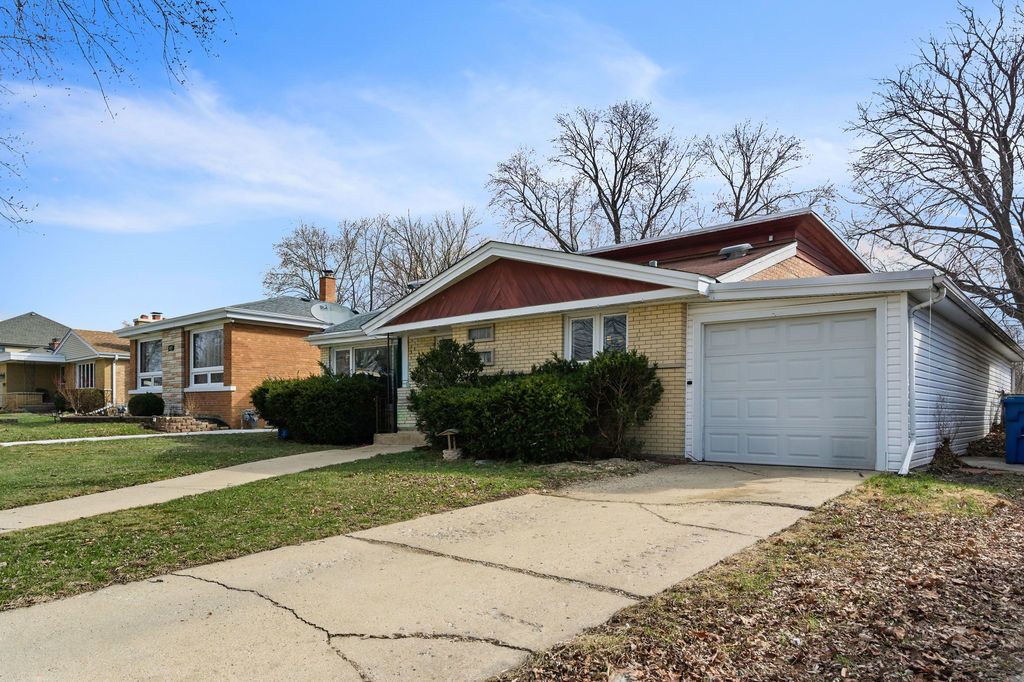 9829 S 51st Avenue — Oak Lawn, IL 60453