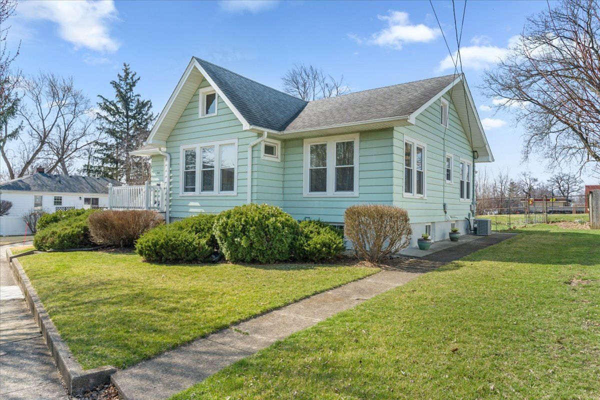 140 Oriole Trail, Crystal Lake, IL 60014