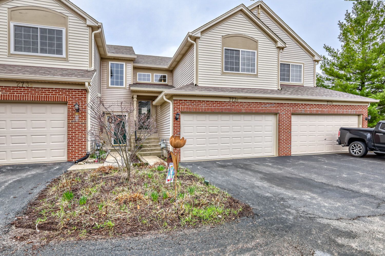 273 Nicole Drive #E — South Elgin, IL 60177