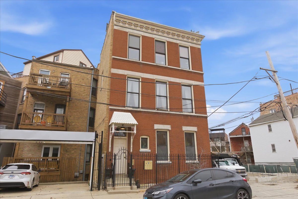 1361 N Dean Street #1S — Chicago, IL 60622