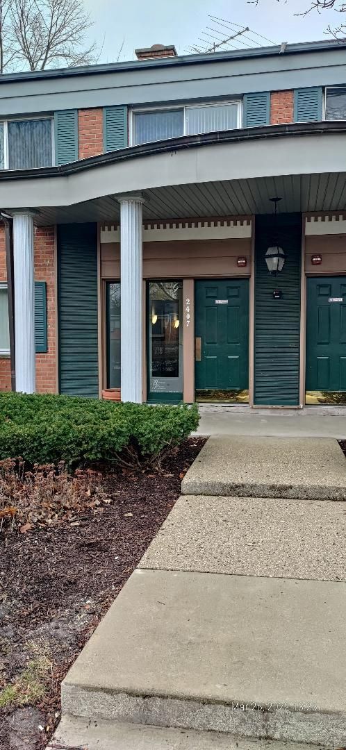 2407 Goebbert Road, Arlington Heights, IL 60005