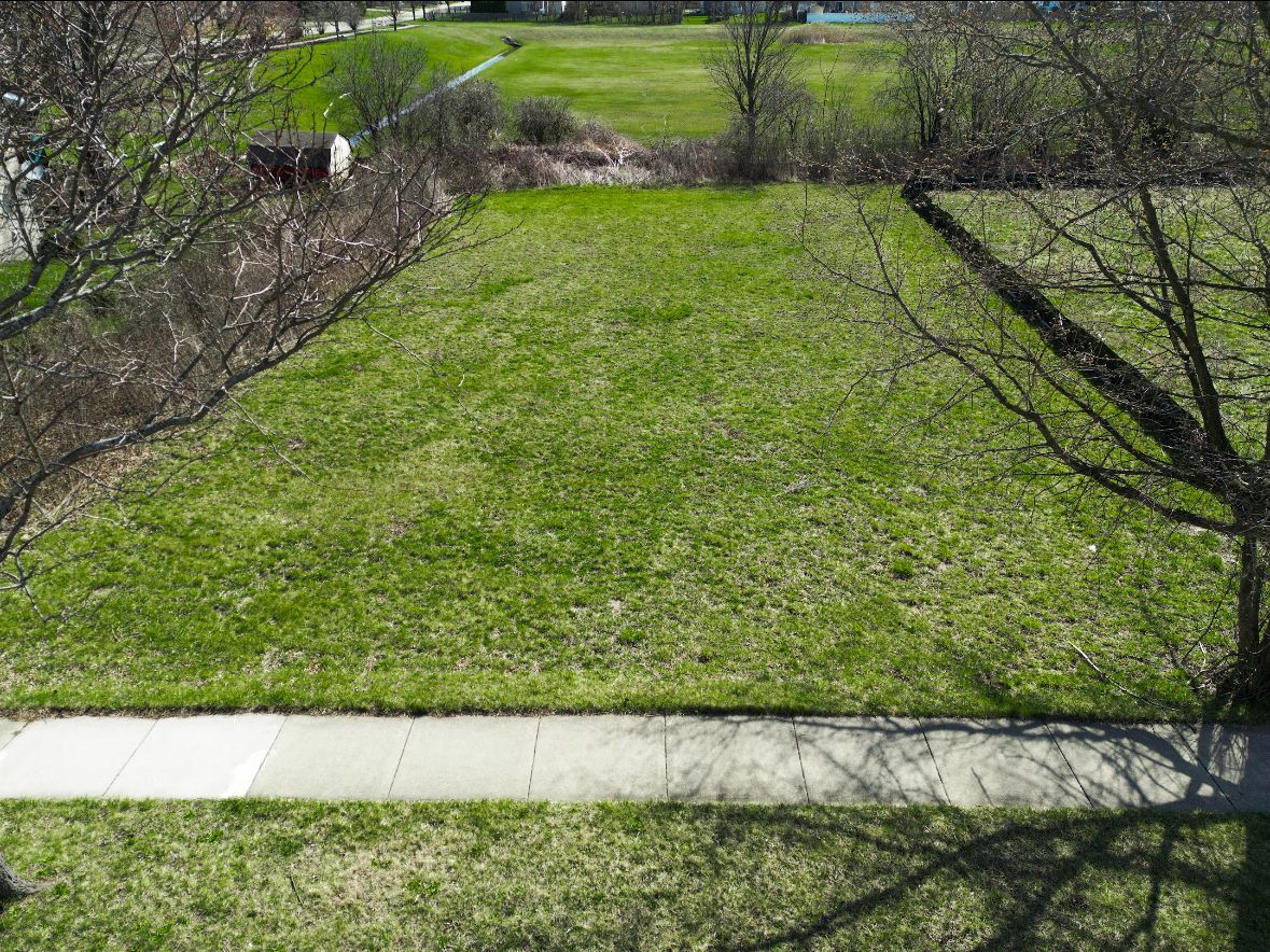 975 Belle Plaine Avenue — Gurnee, IL 60031