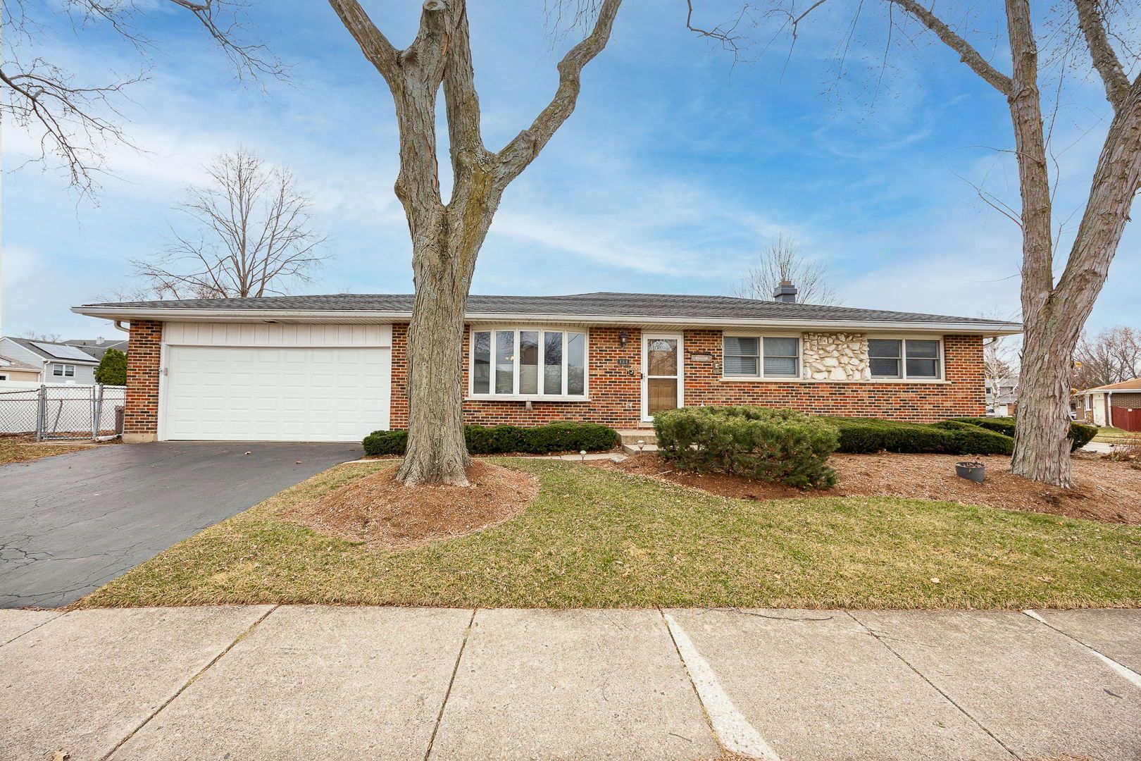 494 Flint Trail — Carol Stream, IL 60188