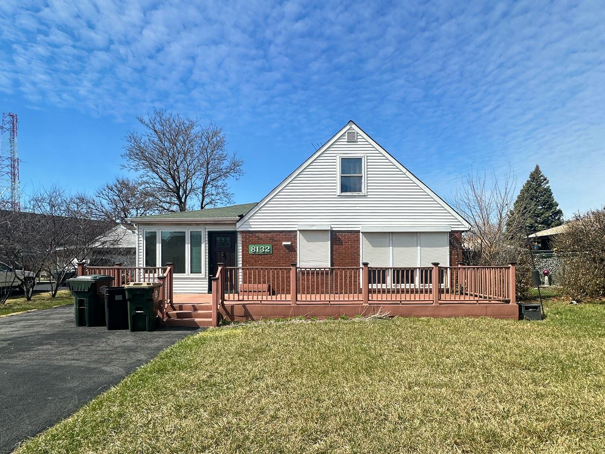 8132 85th Avenue, Justice, IL 60458