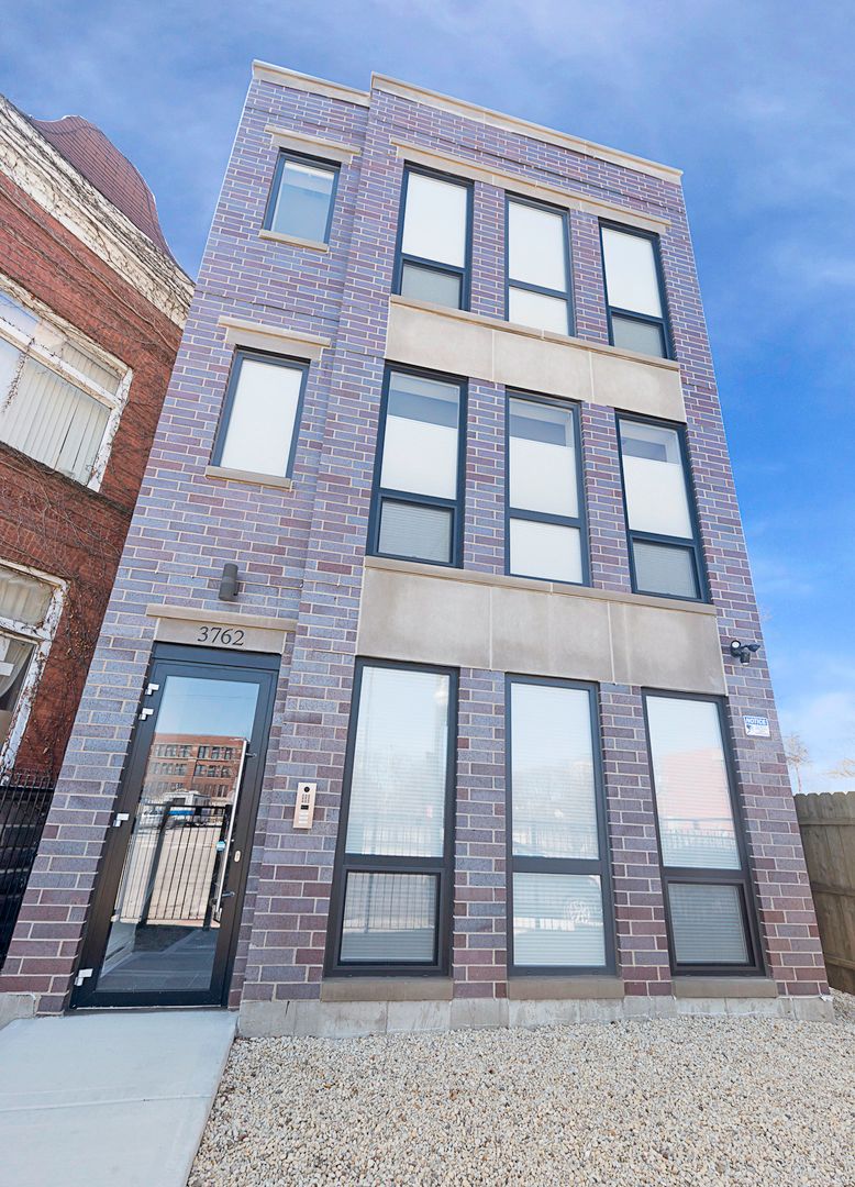 3762 S Indiana Avenue — Chicago, IL 60653