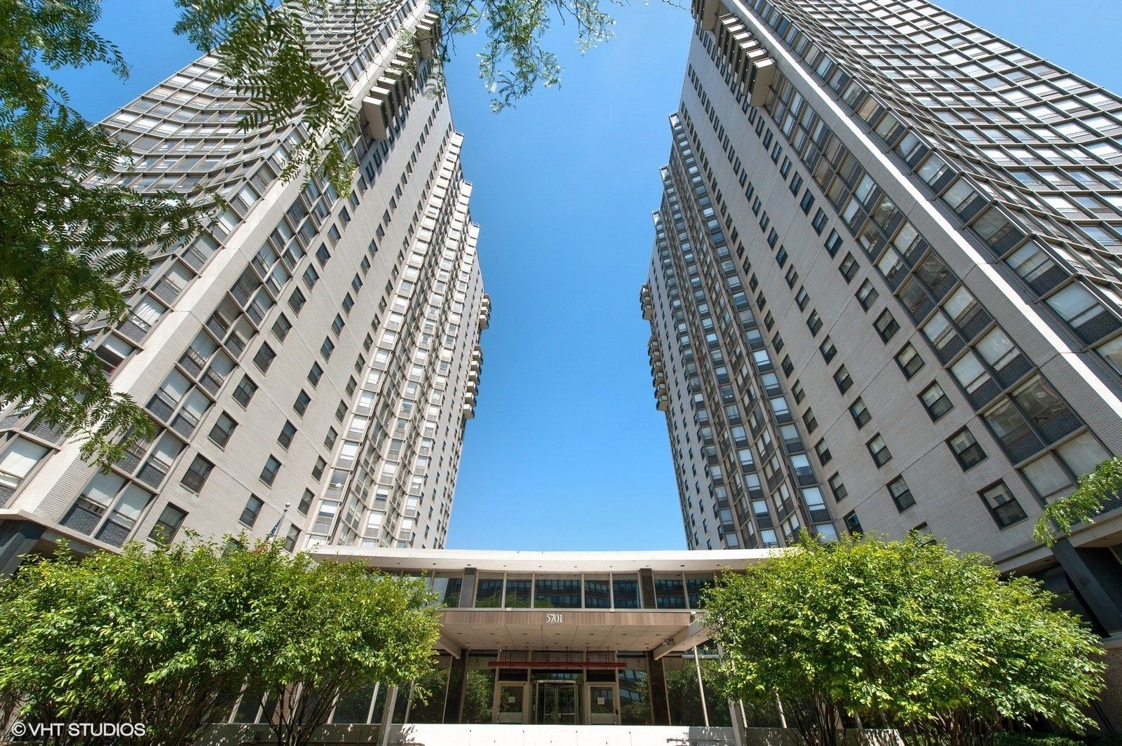 5701 N Sheridan Road #17B — Chicago, IL 60660
