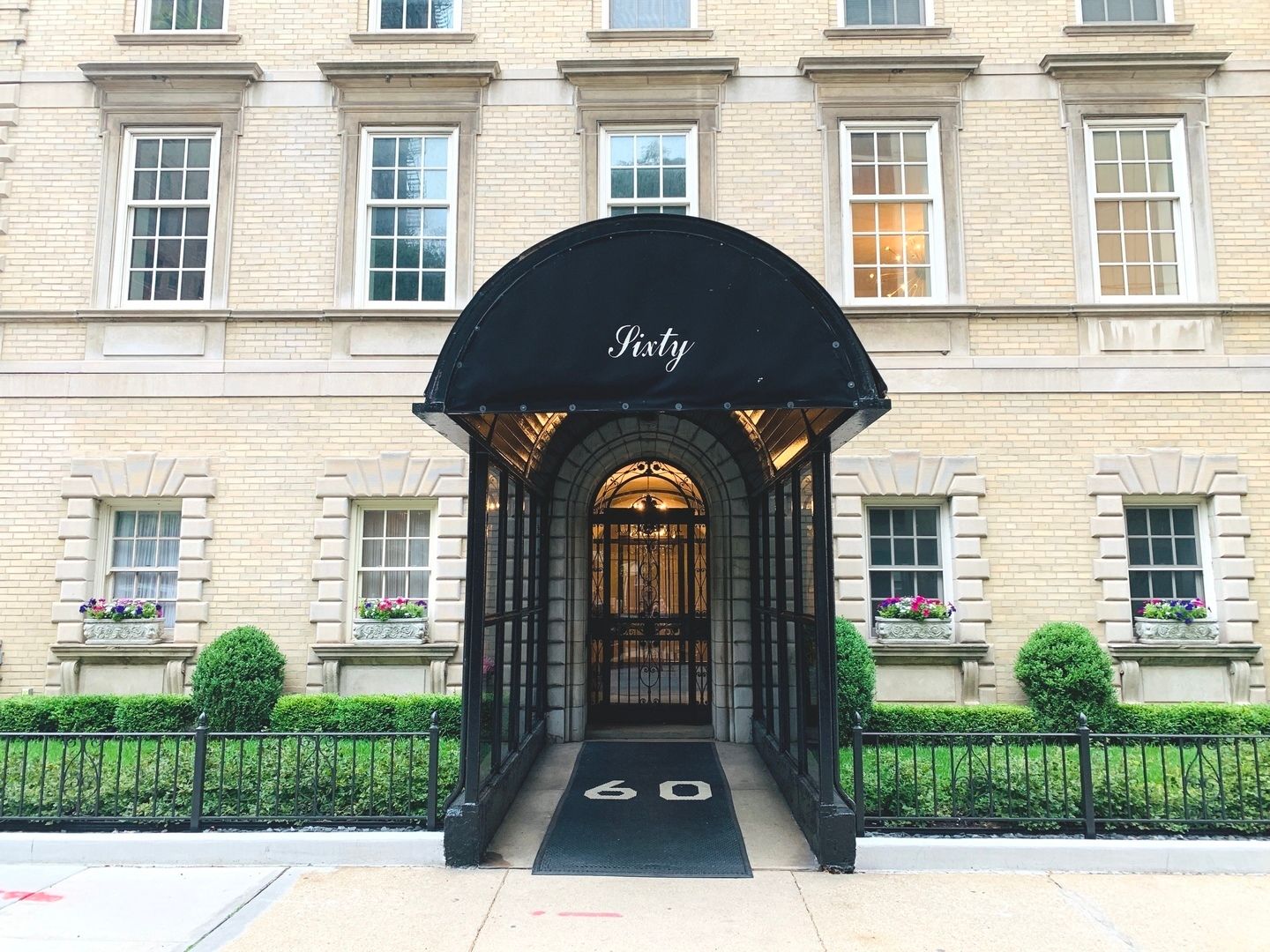 70 E Scott Street #307 — Chicago, IL 60610