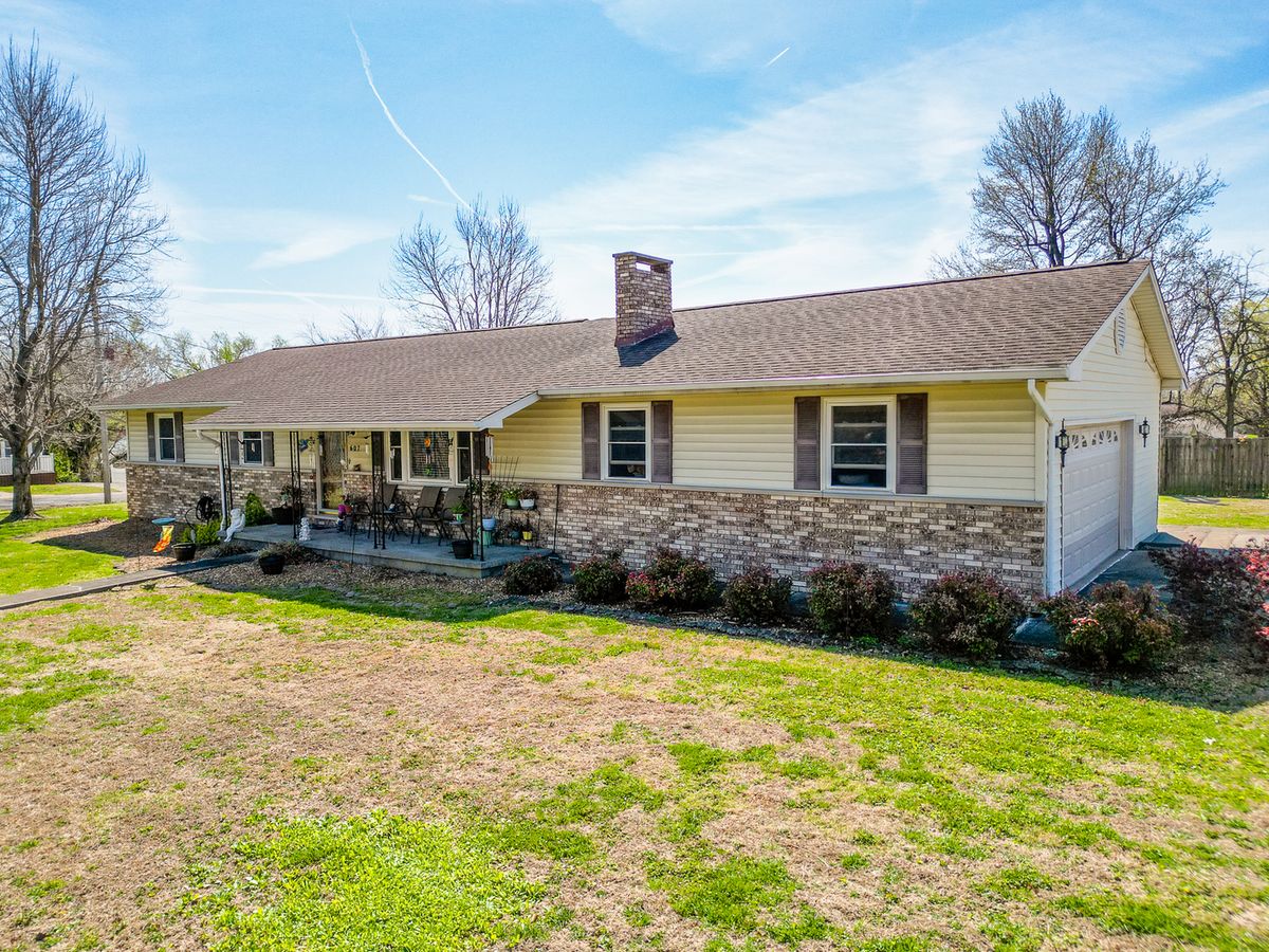 607 E 15th Street, Johnston City, IL 62951