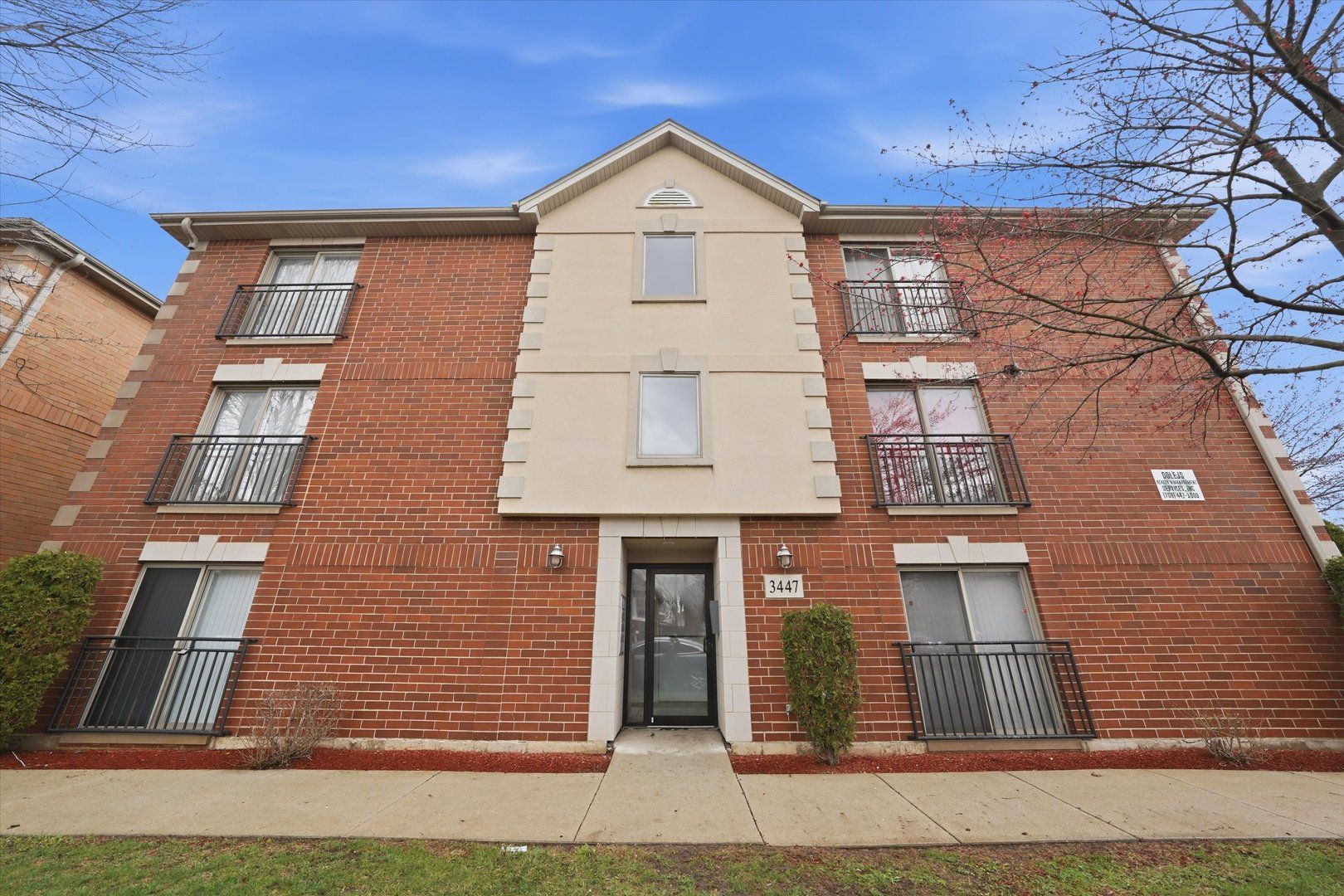 3447 Ridgeland Avenue #104 — Berwyn, IL 60402