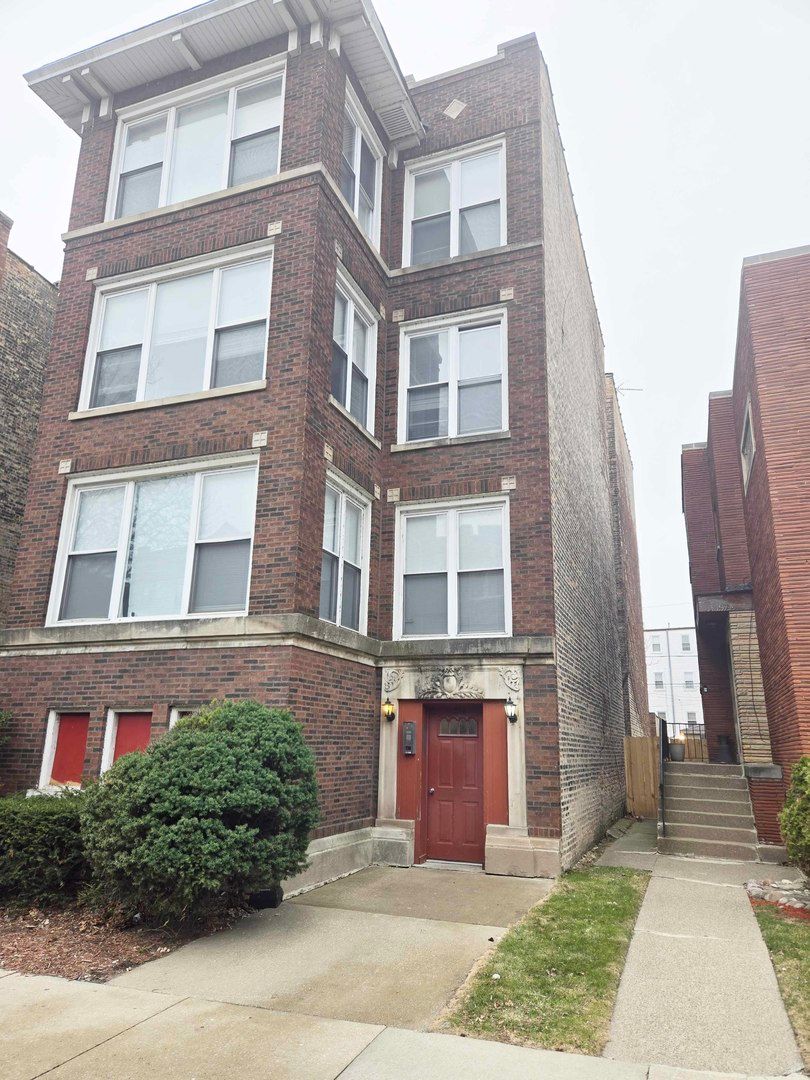 6730 S Merrill Avenue — Chicago, IL 60649