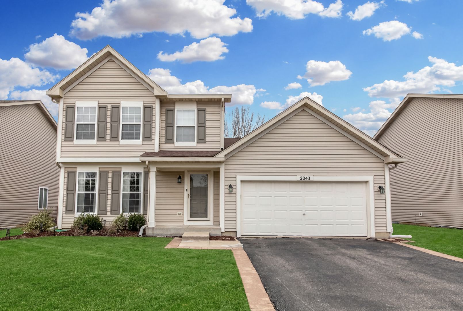 2043 Winchester Trail — Romeoville, IL 60446