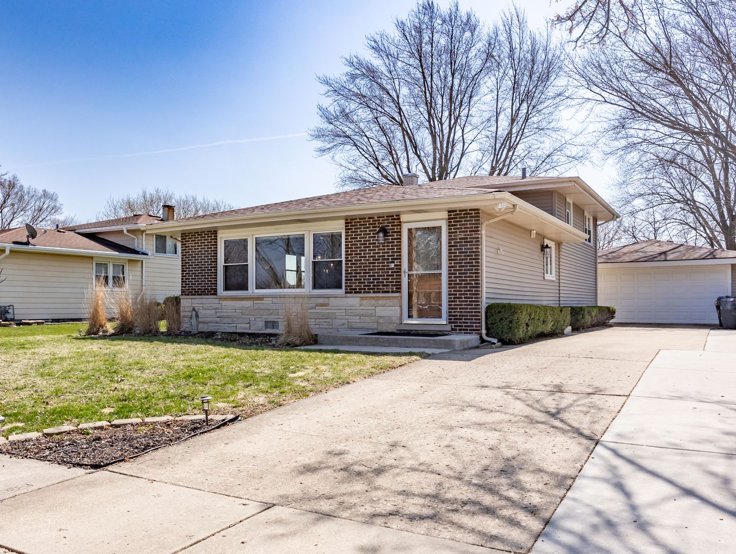 751 Leaf Court — Bartlett, IL 60103