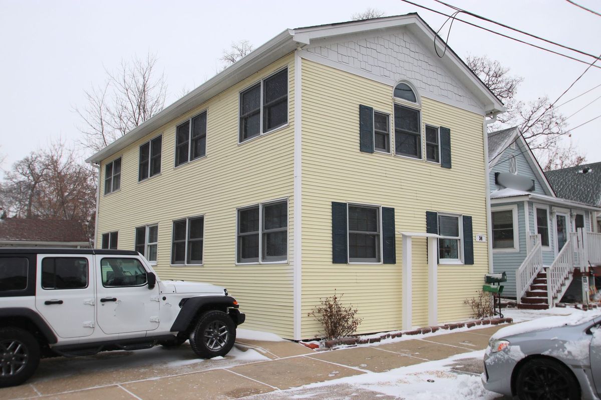 34 Grand Avenue, Fox Lake, IL 60020