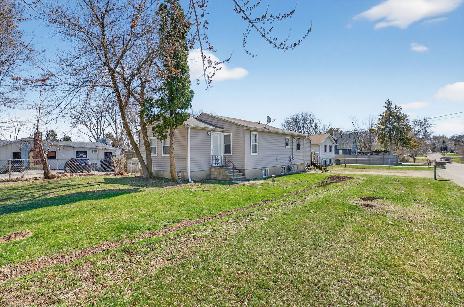26203 W Grand Avenue — Ingleside, IL 60041