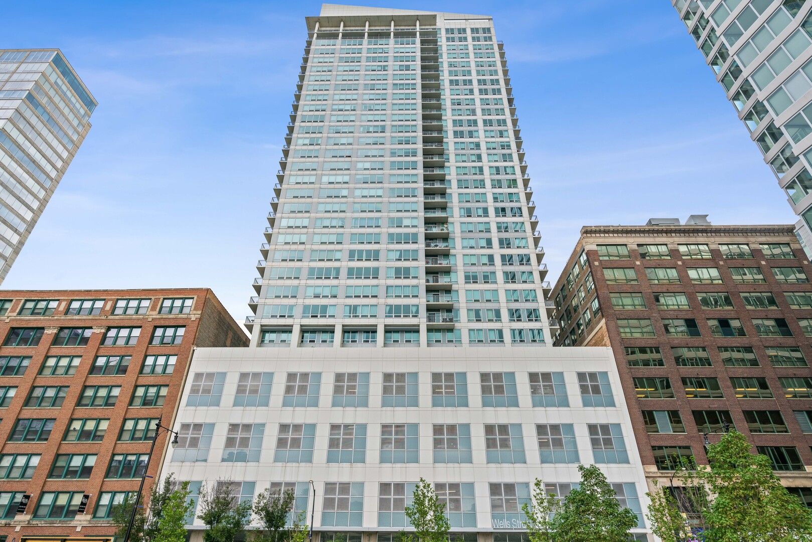701 S Wells Street #2302 — Chicago, IL 60607