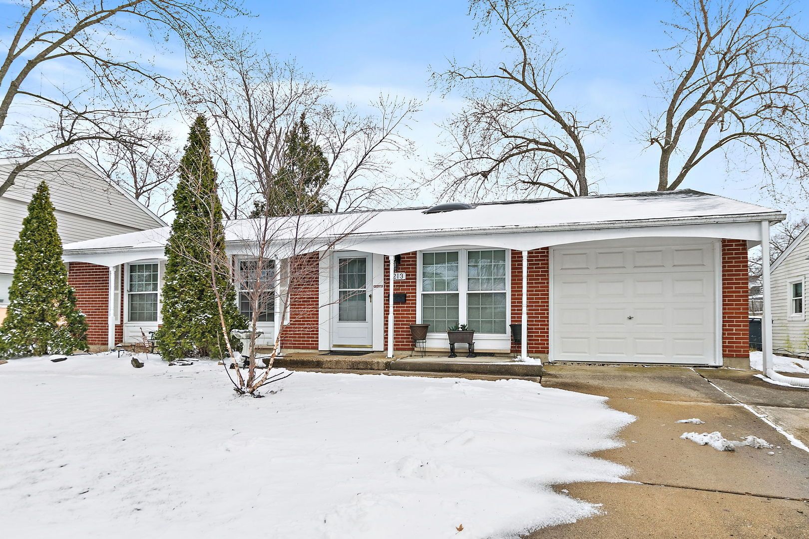 213 Villa Road — Streamwood, IL 60107