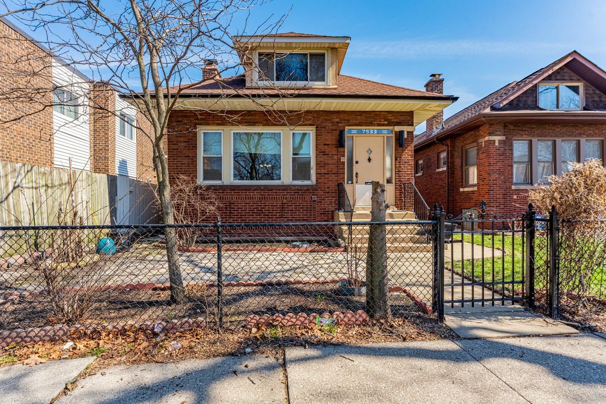 7533 Ridge Boulevard, Chicago, IL 60645