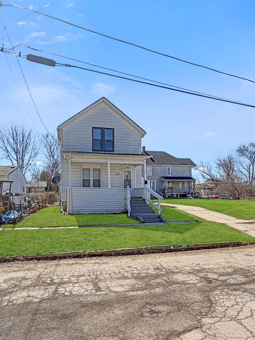407 E Winneshiek Street — Freeport, IL 61032