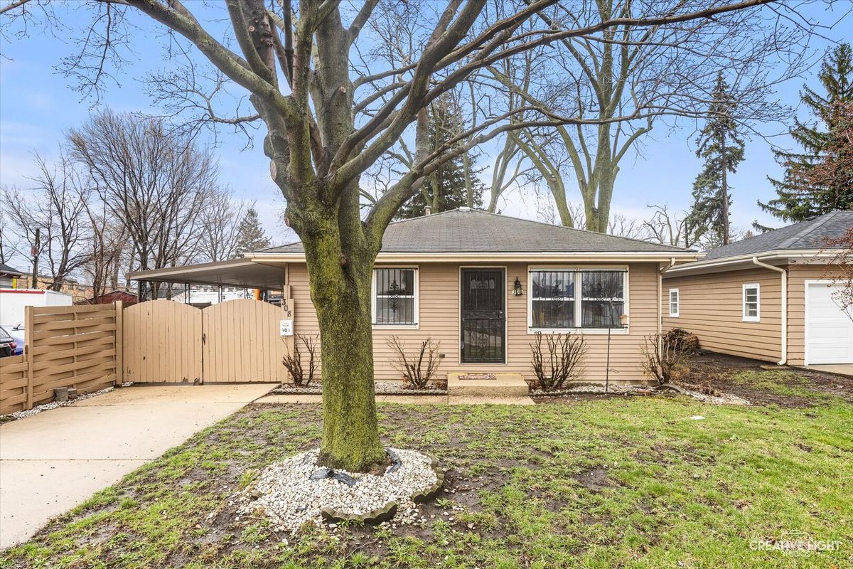 308 Old Indian Trail, Aurora, IL 60506