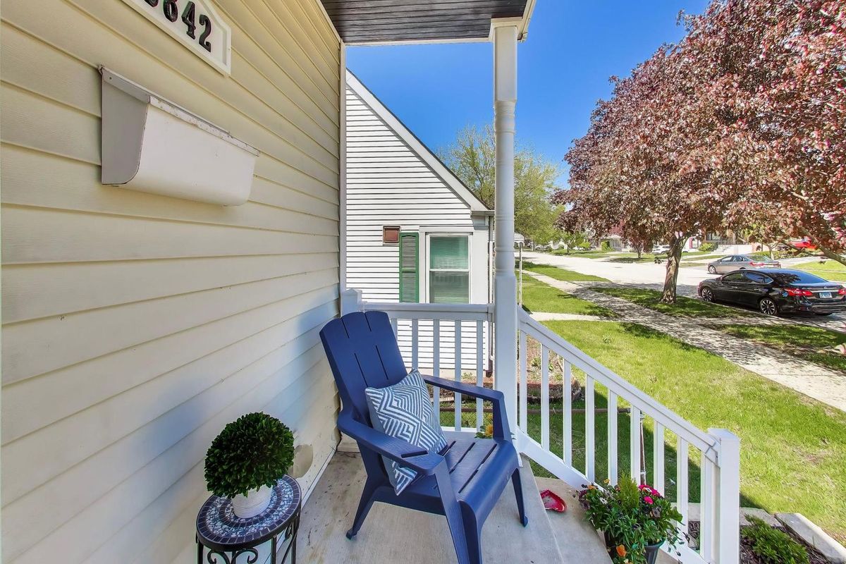 8842 S Talman Avenue, Evergreen Park, IL 60805