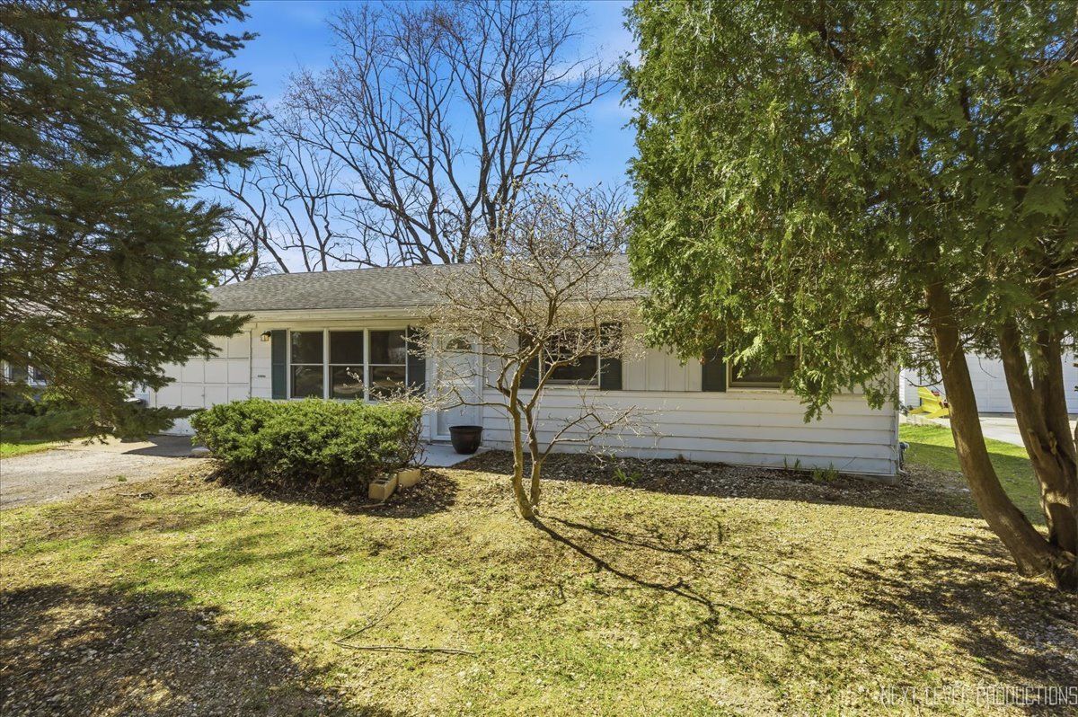 1717 S 5th Place — St. Charles, IL 60174