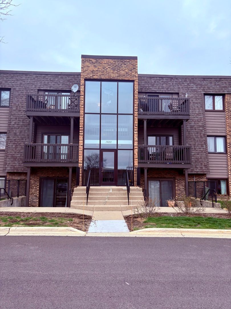 1482 Stonebridge Circle #C3 — Wheaton, IL 60189