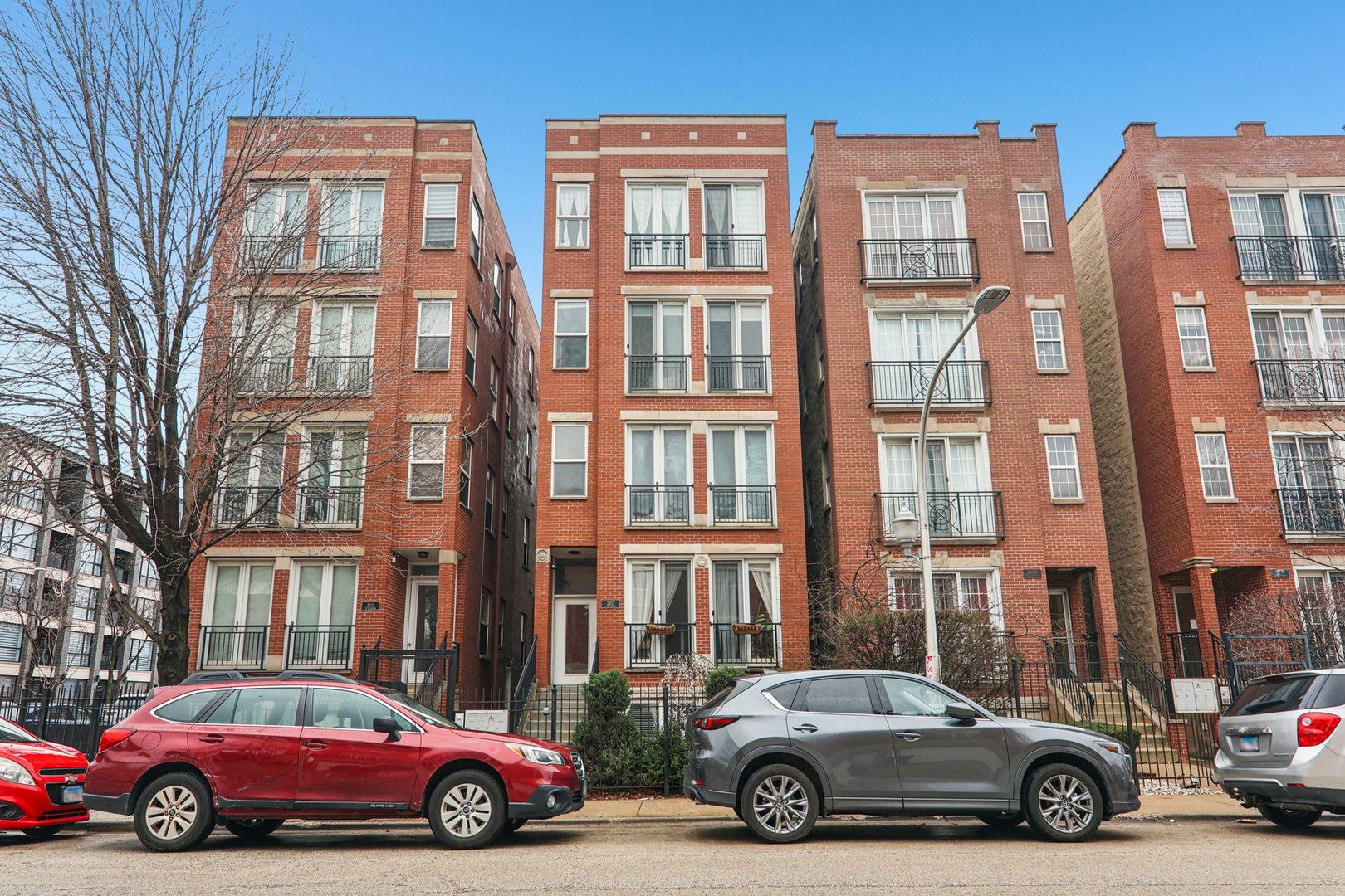 2403 W Lexington Street #3 — Chicago, IL 60612