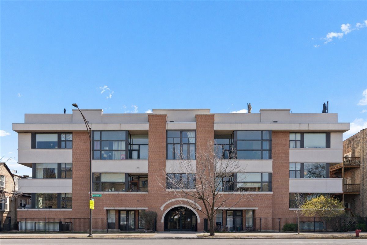 2065 N Kedzie Avenue #328 — Chicago, IL 60647