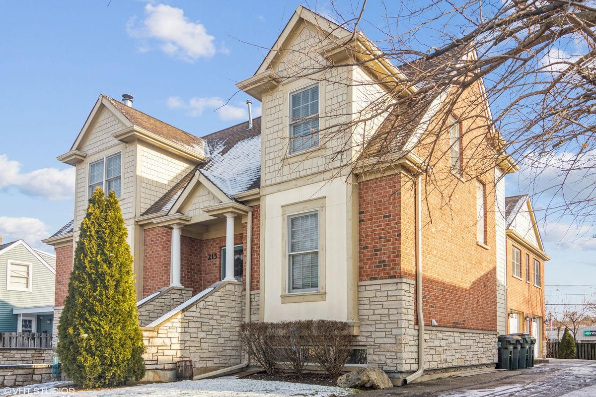 215 Evergreen Avenue, Arlington Heights, IL 60005