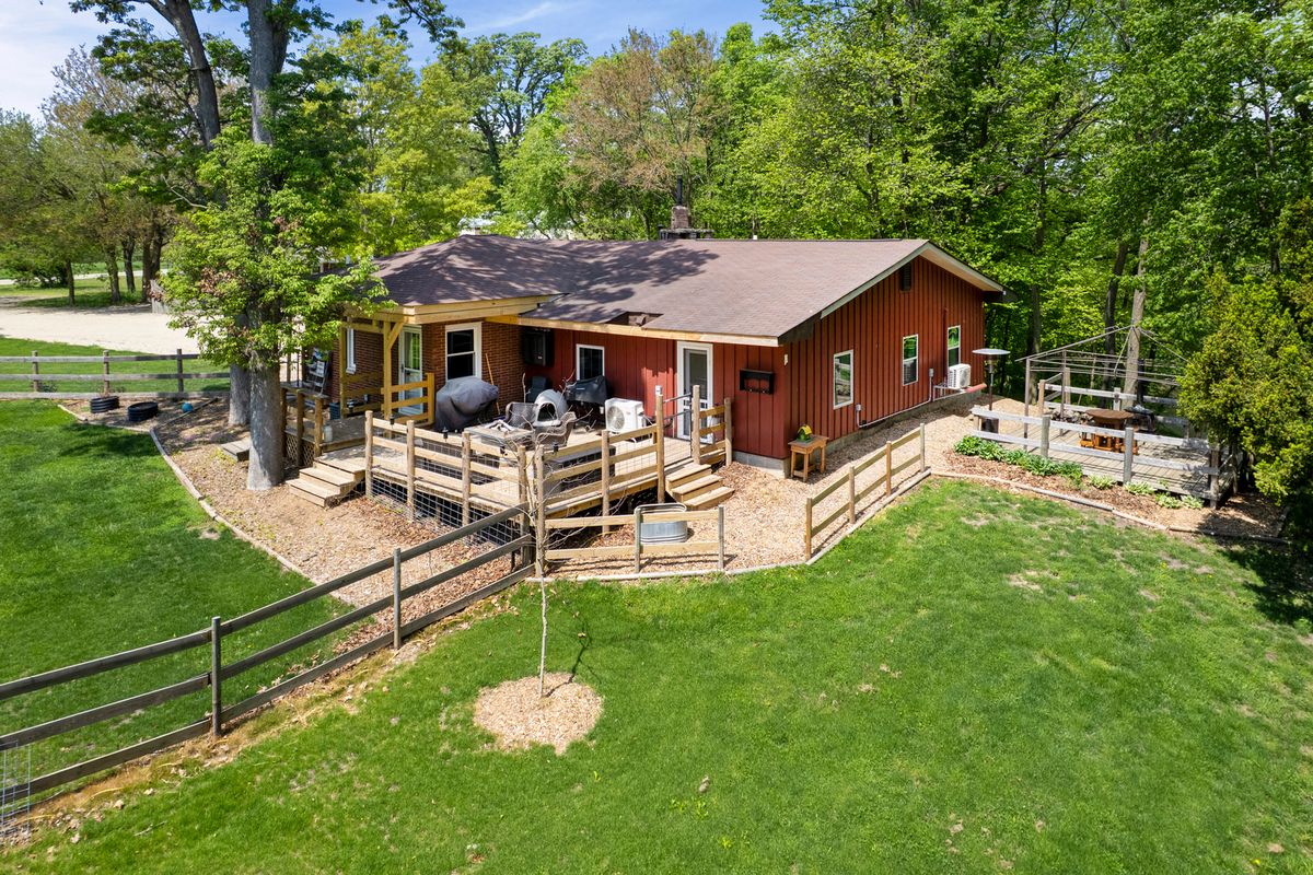 4444 E 1553rd Road, Earlville, IL 60518