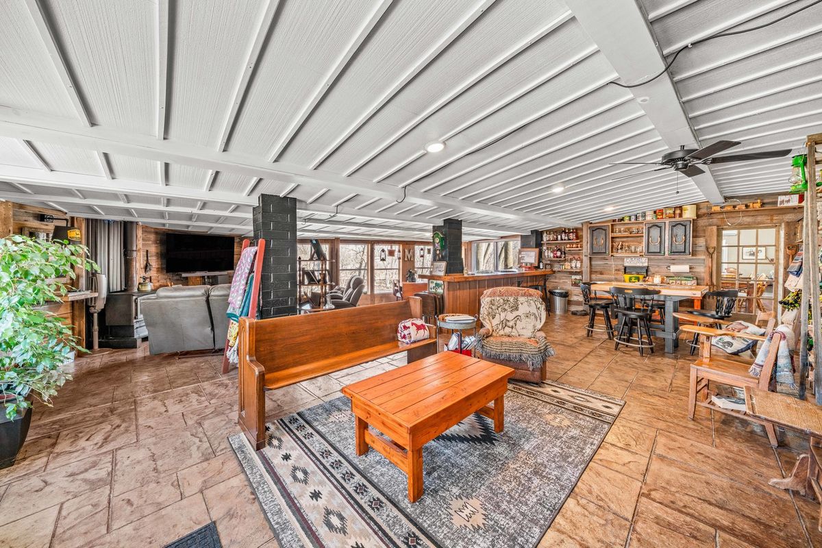 4444 E 1553rd Road, Earlville, IL 60518