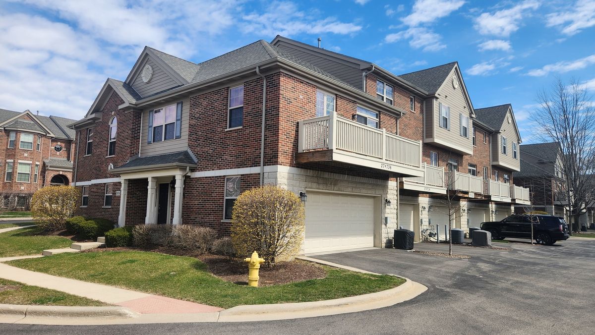 27W736 Meadowview Drive, Winfield, IL 60190