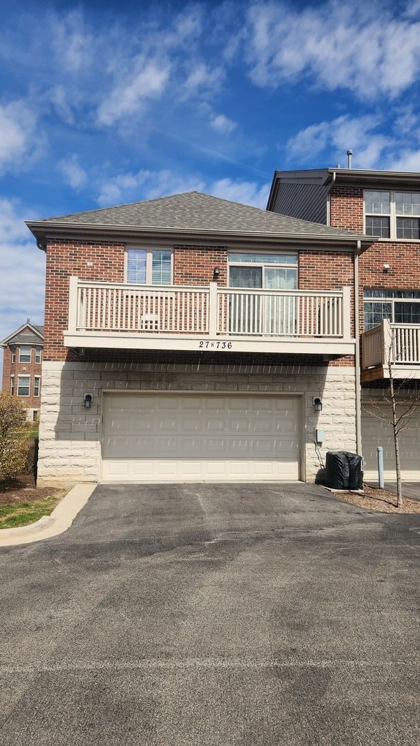 27W736 Meadowview Drive, Winfield, IL 60190