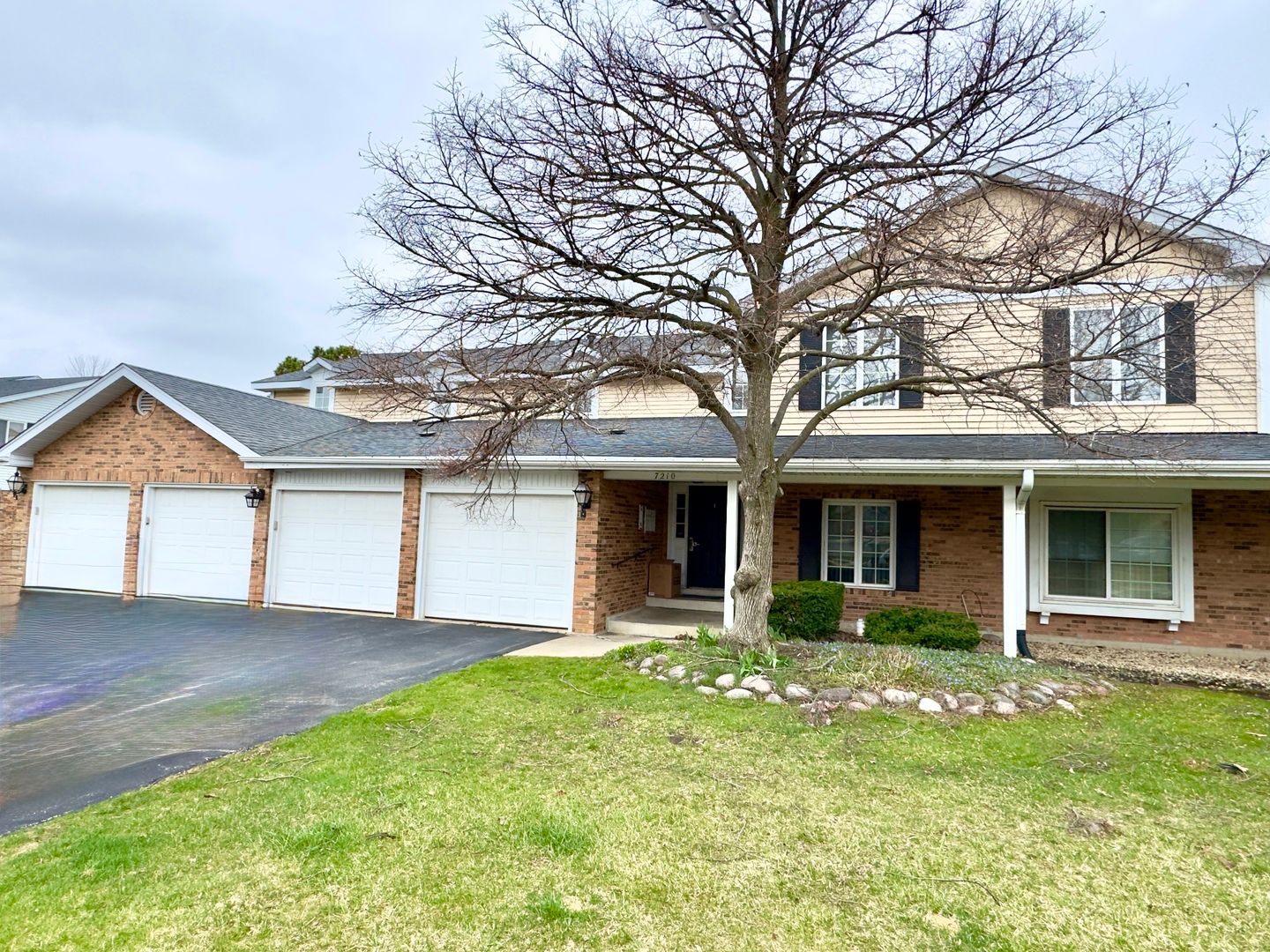 7210 S ADAMS Street #D — Willowbrook, IL 60527