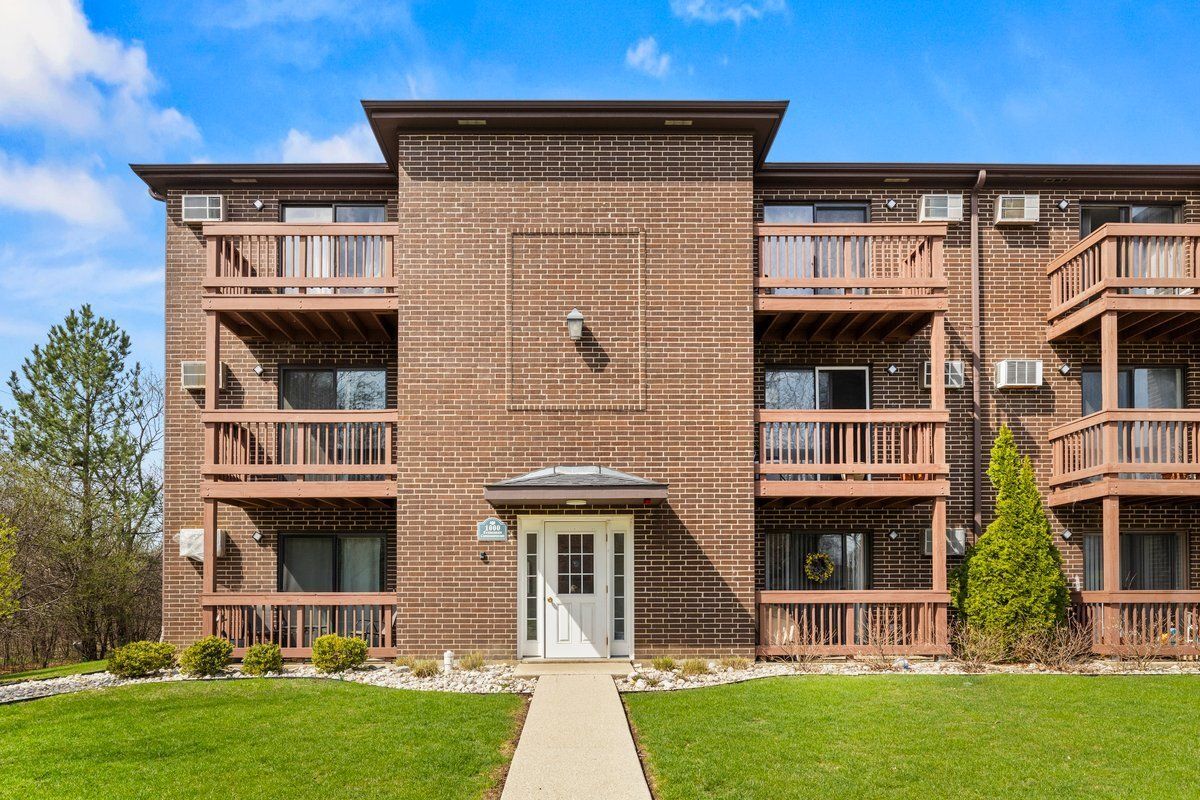 1000 Spruce Street #2A — Glendale Heights, IL 60139