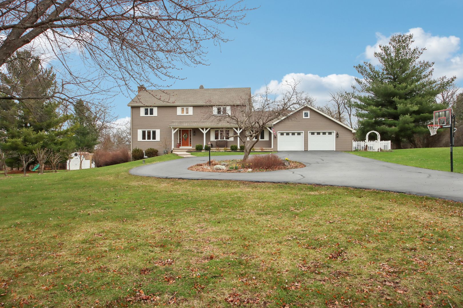 3720 Great Hill Road — Crystal Lake, IL 60012