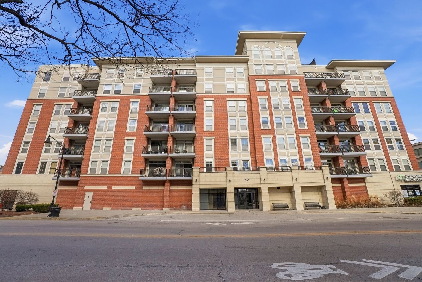 656 Pearson Street #203 — Des Plaines, IL 60016