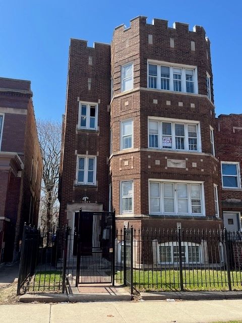 7804 Burnham Avenue, Chicago, IL 60649