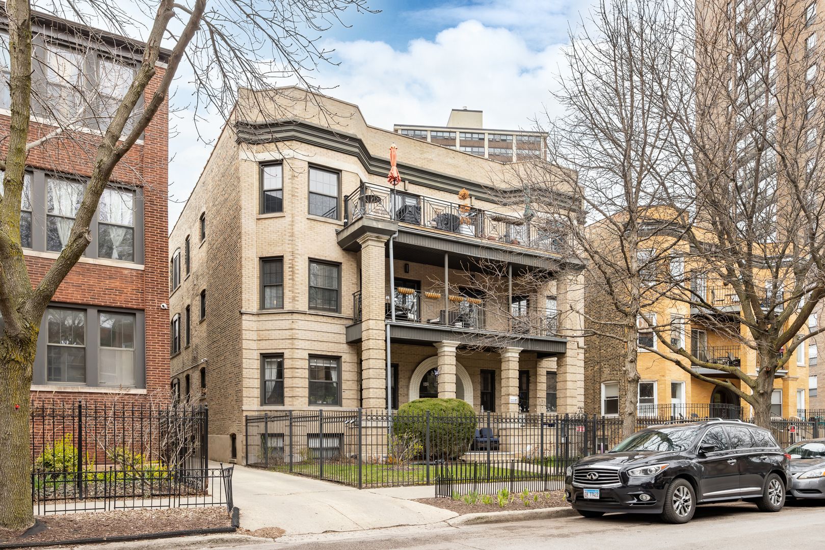 842 W Belle Plaine Avenue #GW — Chicago, IL 60613