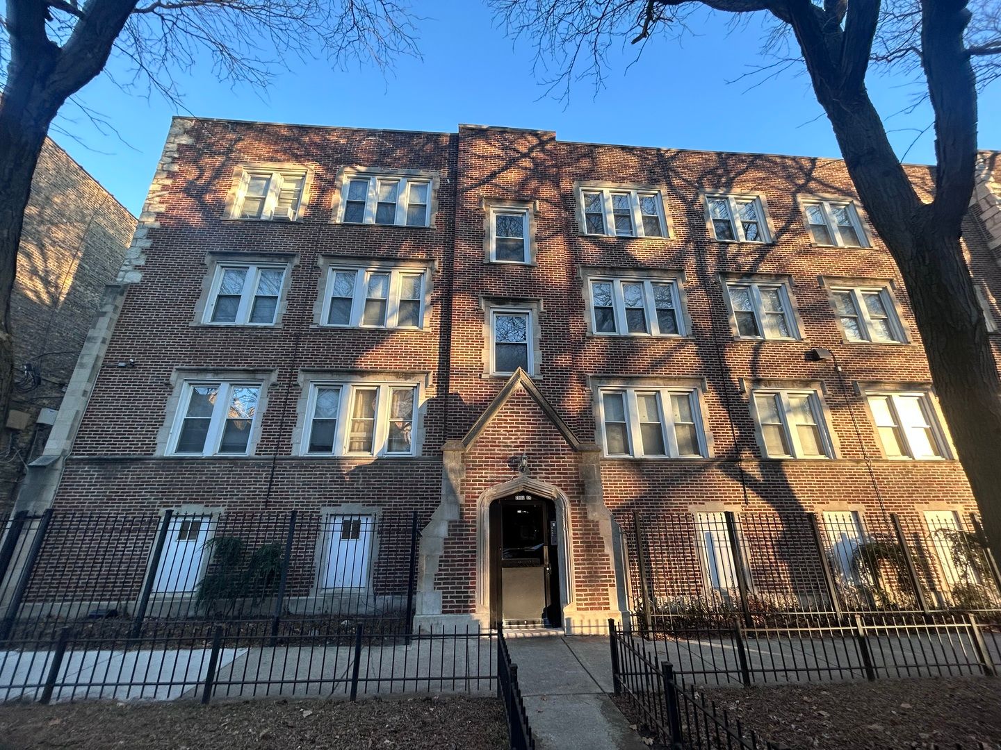 2004 W Jarvis Avenue #2 — Chicago, IL 60645