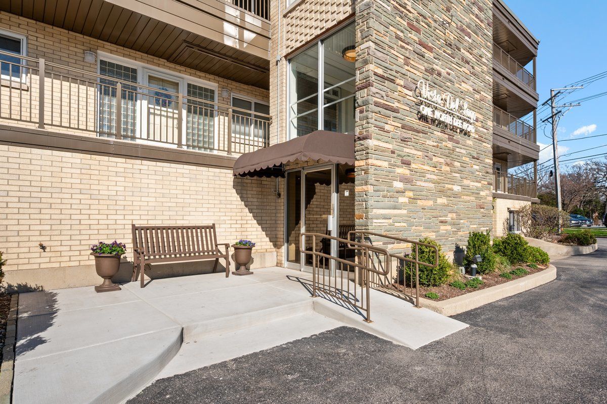 1 N Dee Road #1C — Park Ridge, IL 60068