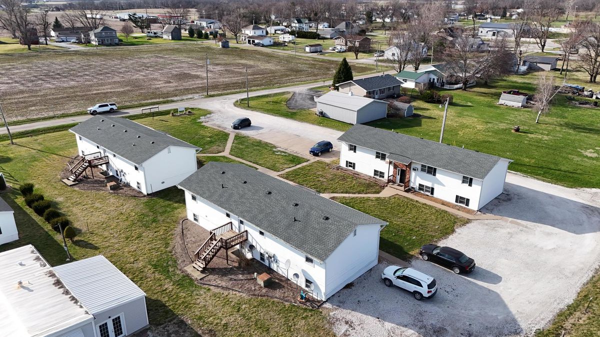219 S F Street, La Harpe, IL 61450