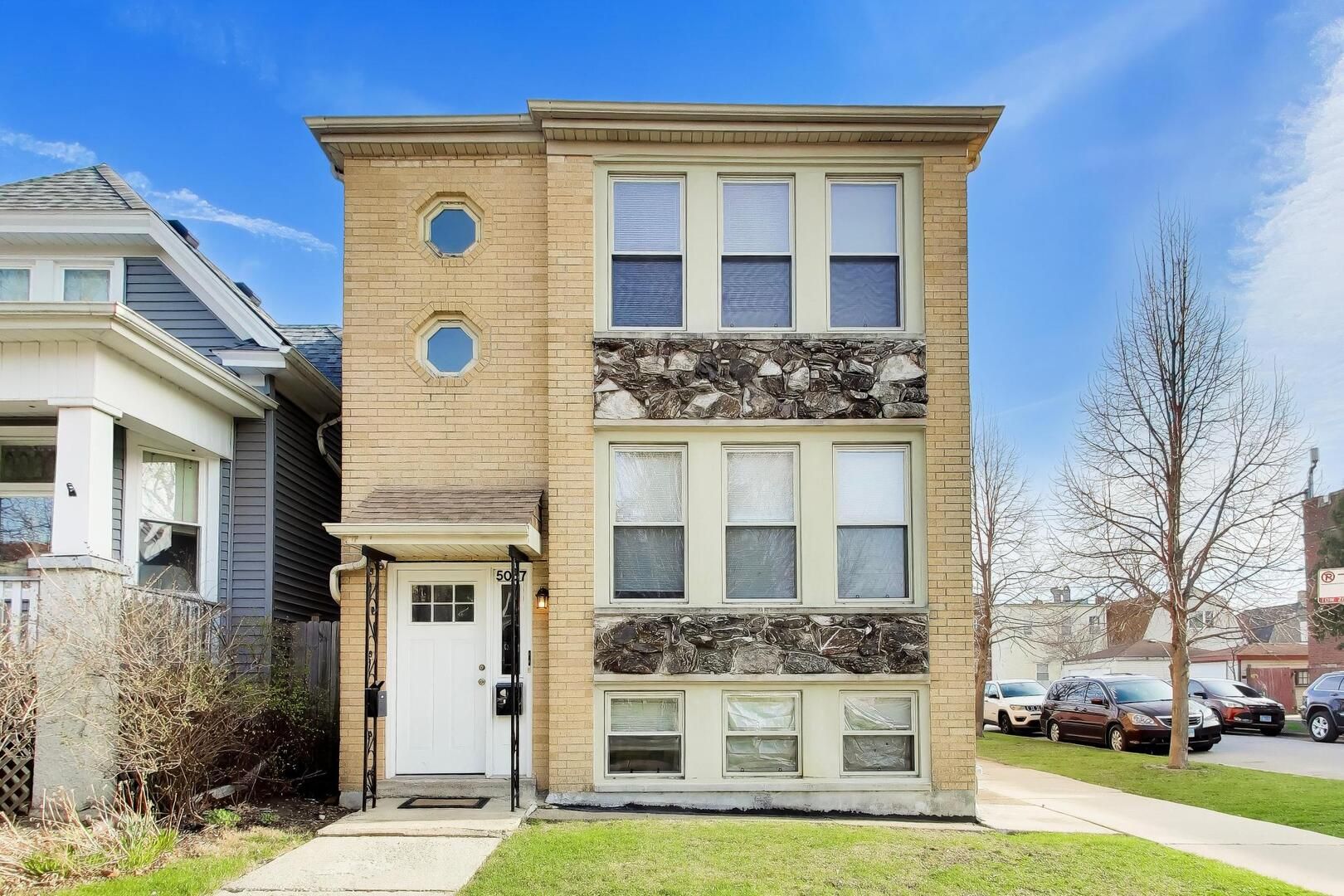 5057 W Dakin Street #G — Chicago, IL 60641