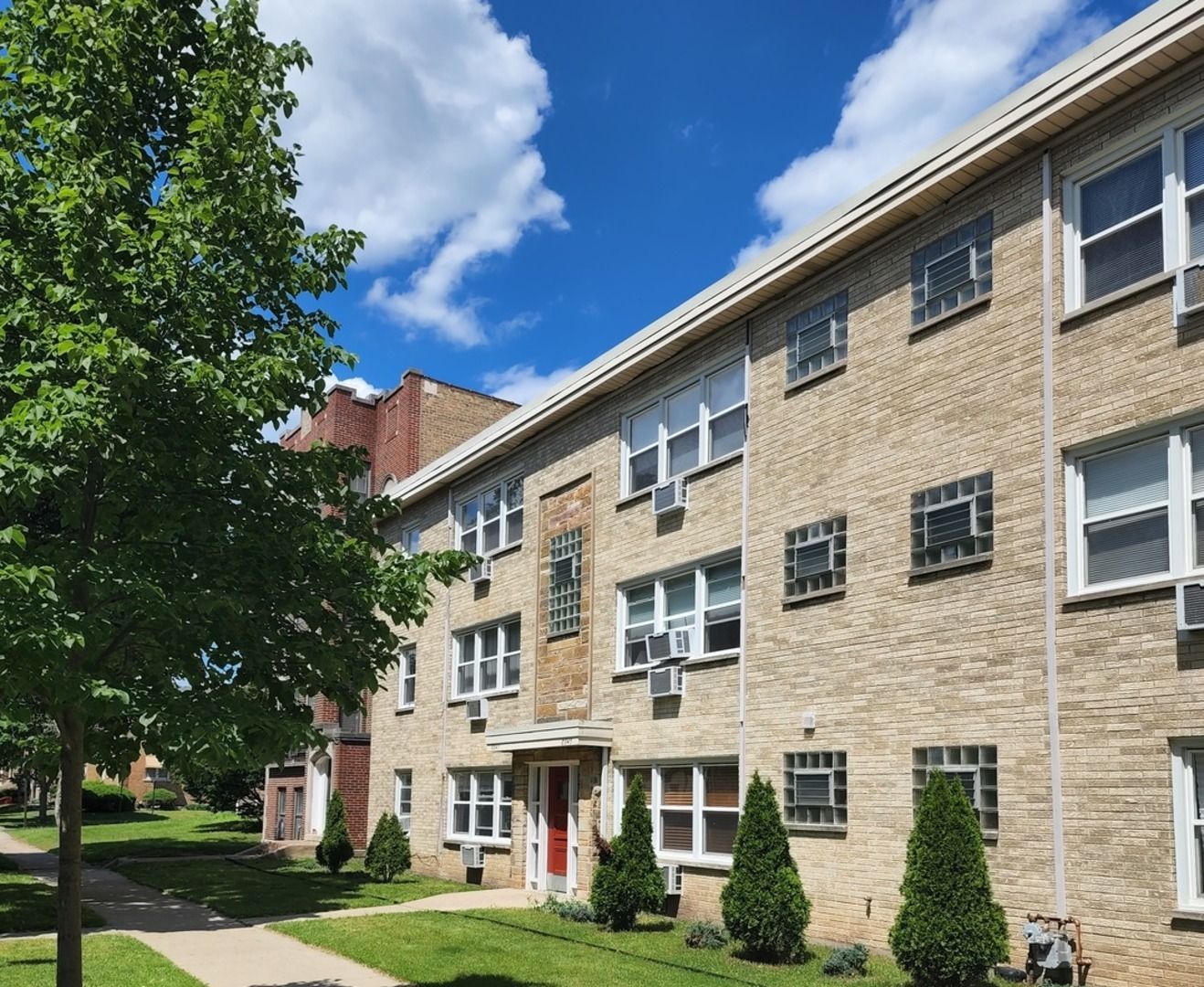 8847 La Crosse Avenue #304 — Skokie, IL 60077