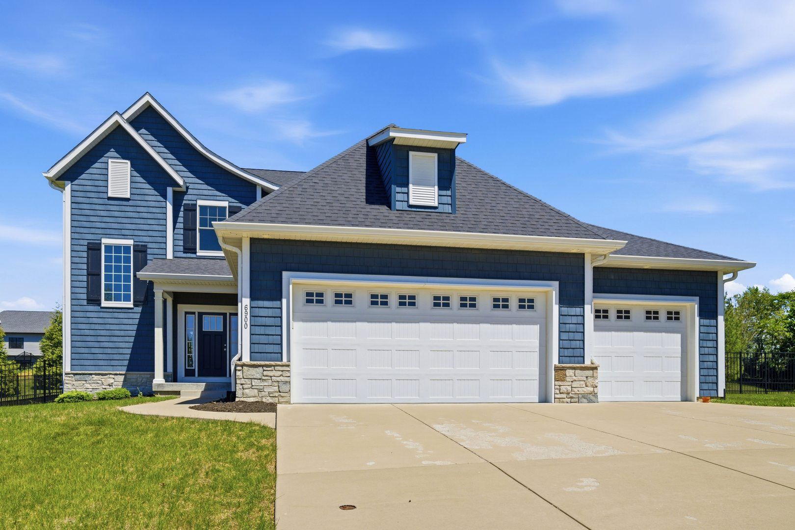 6900 GROVER Station — Bettendorf, IA 52722