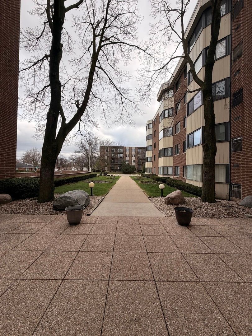 5500 Lincoln Avenue #507W — Morton Grove, IL 60053