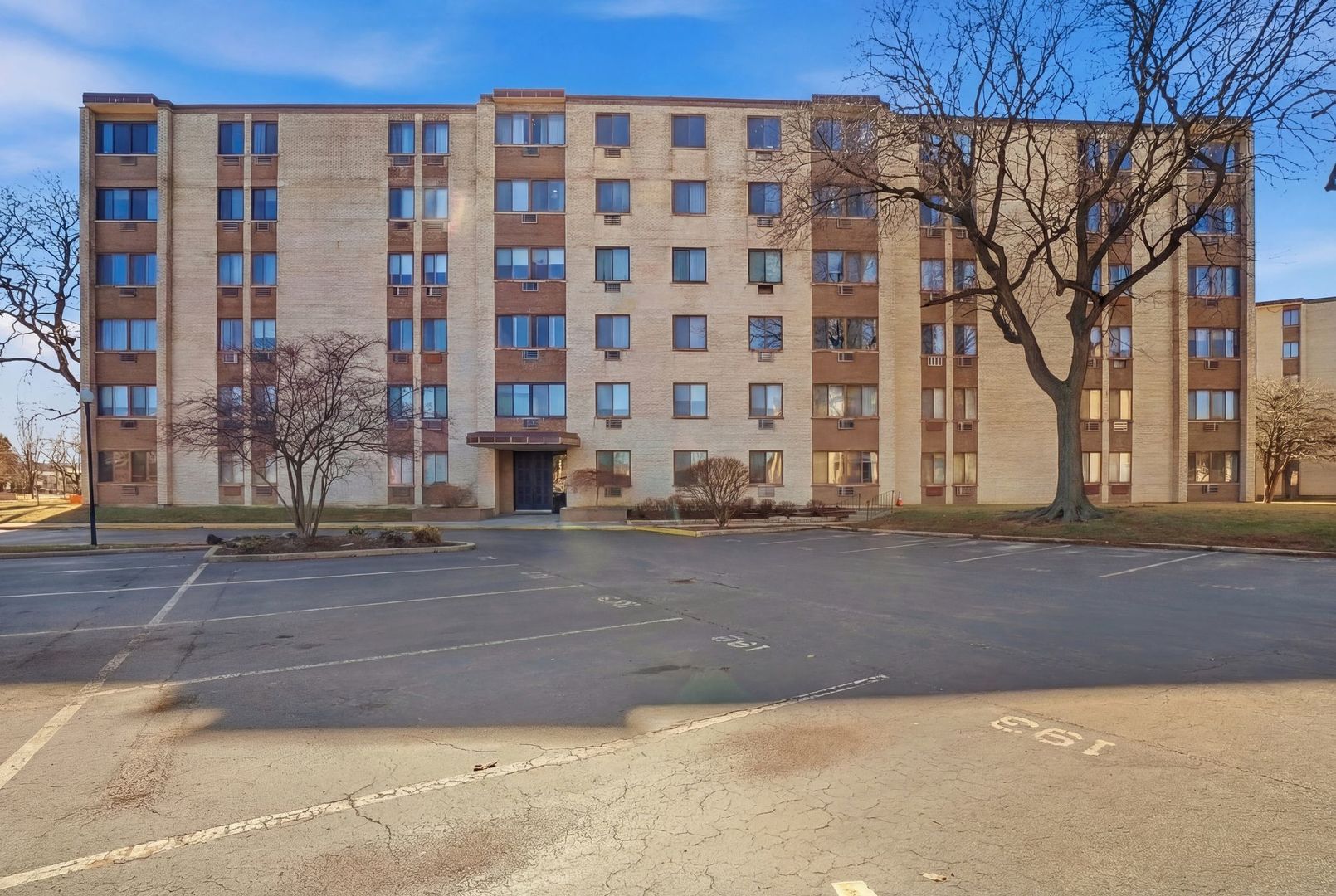 9740 S Pulaski Road #605 — Oak Lawn, IL 60453